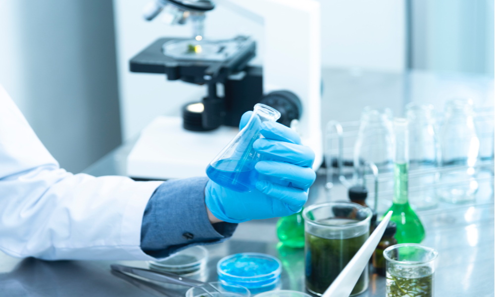 What Is the Raw Material of Nitrile Gloves? | Beybi