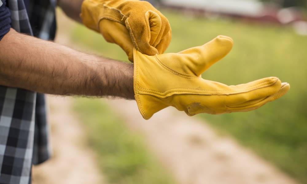 Why Should You Use Work Gloves?