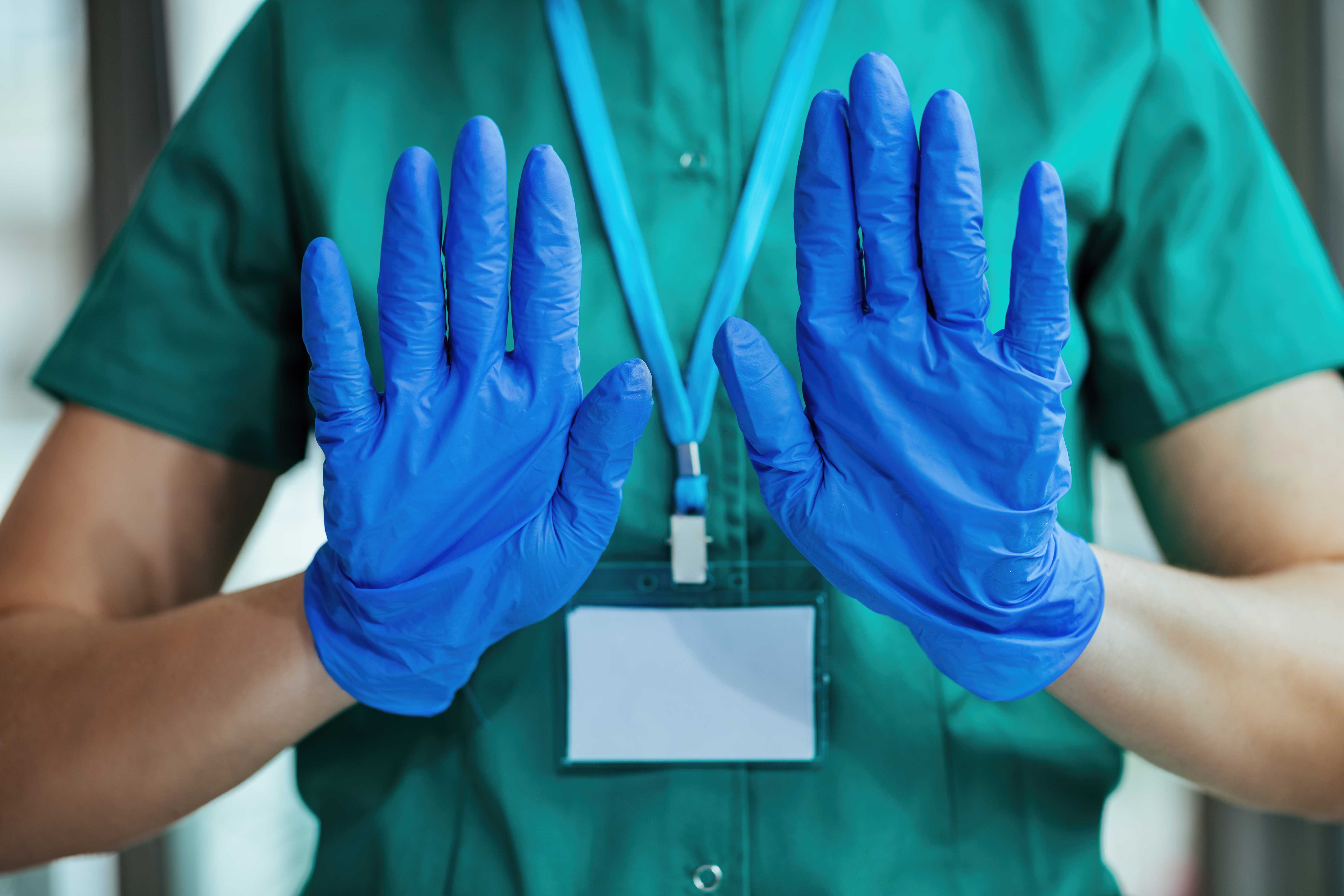 Benefits of Using Blue Nitrile Gloves in Medical Settings