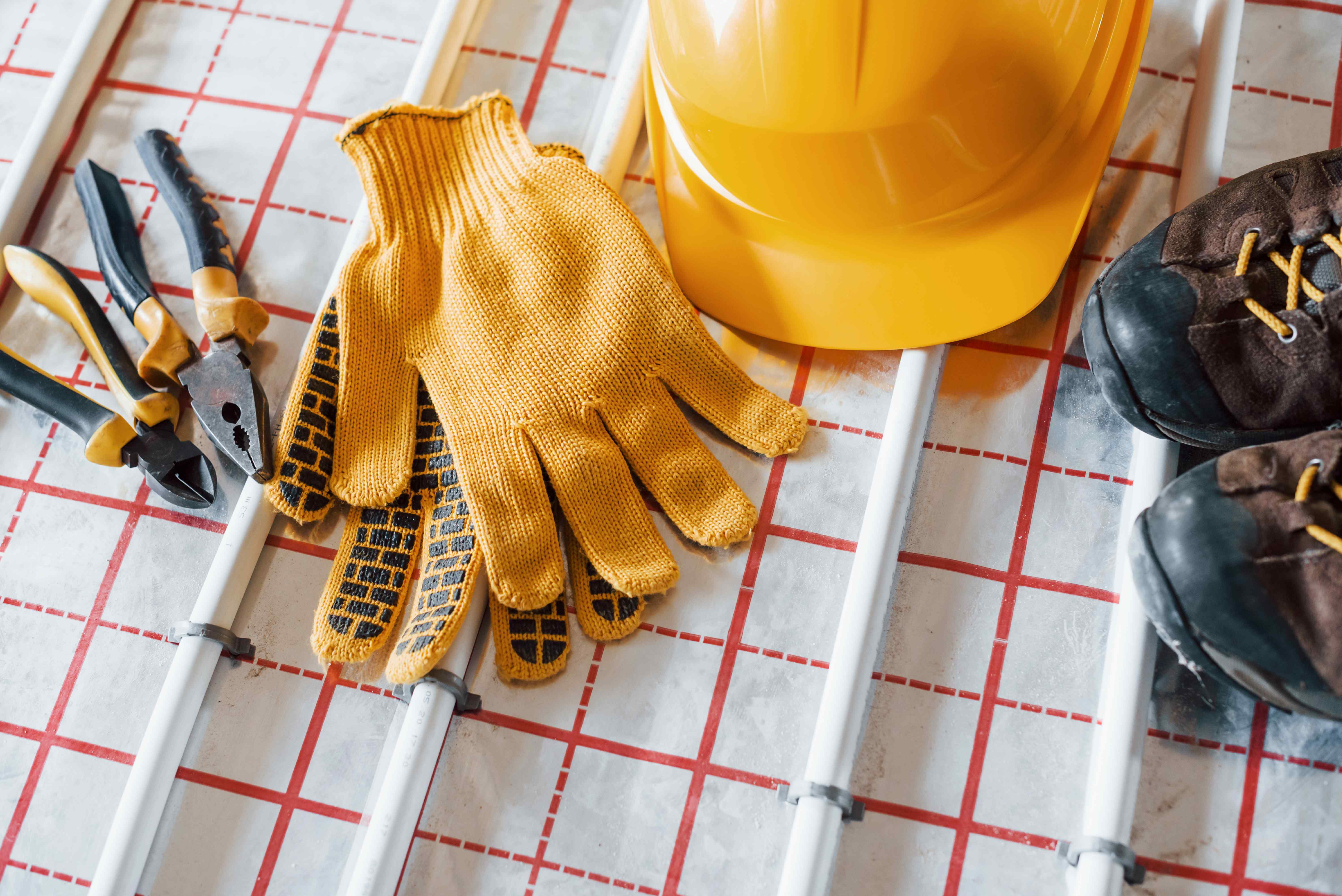 Choosing the Right Construction Gloves: A Guide to Safety and Comfort