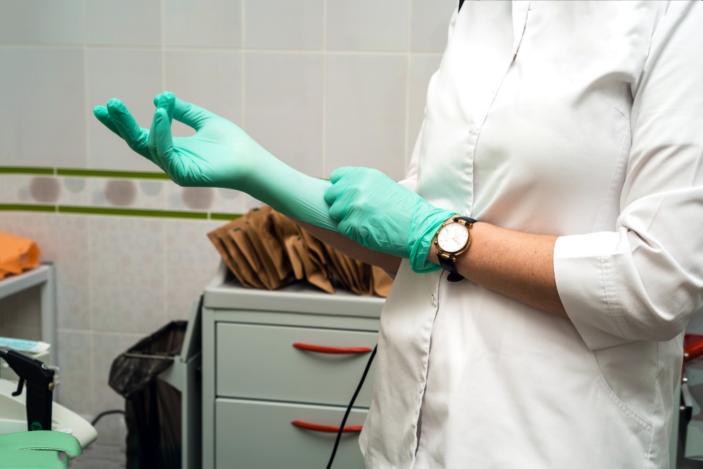 A Guide to Different Types of Medical Gloves for Nurses