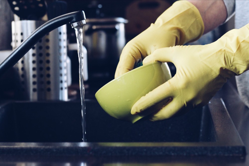 Tips for Cleaning and Maintaining Long-Lasting Dishwashing Gloves